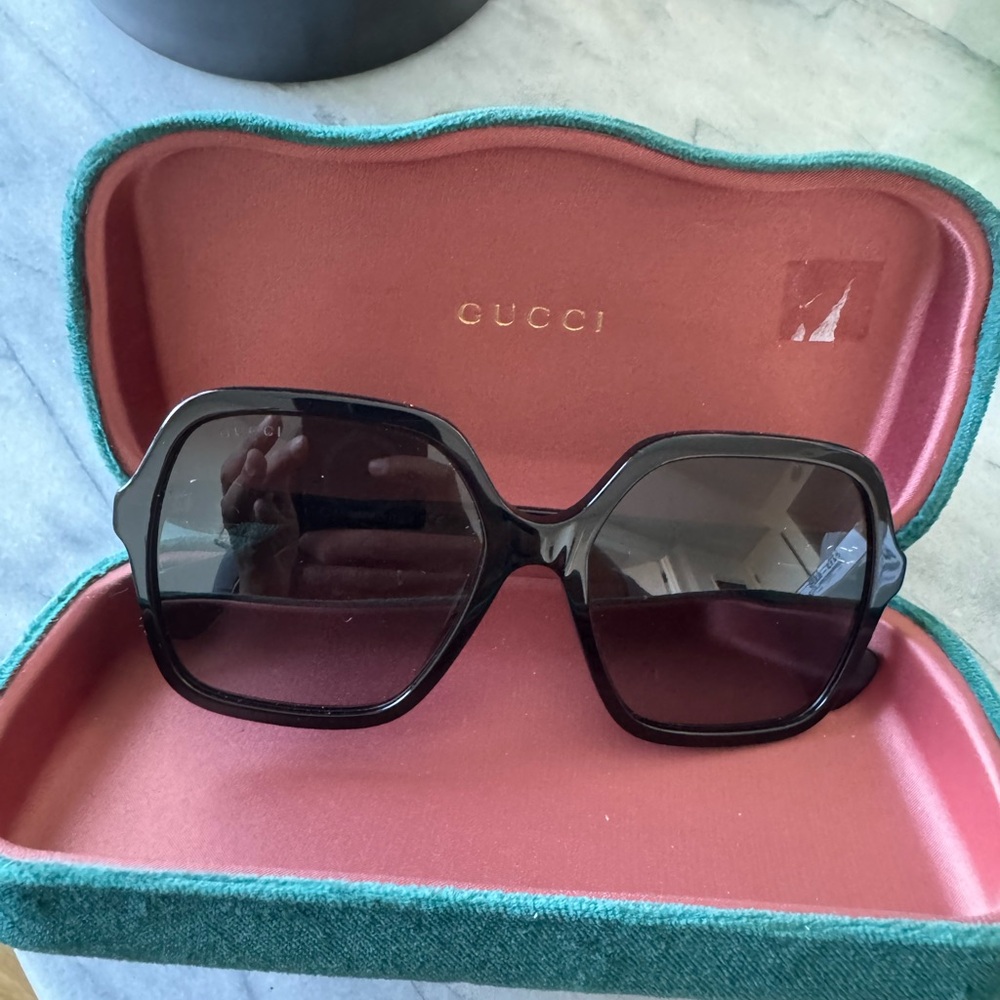 Gucci Black Oversized Sunglasses - Picture 3 of 6